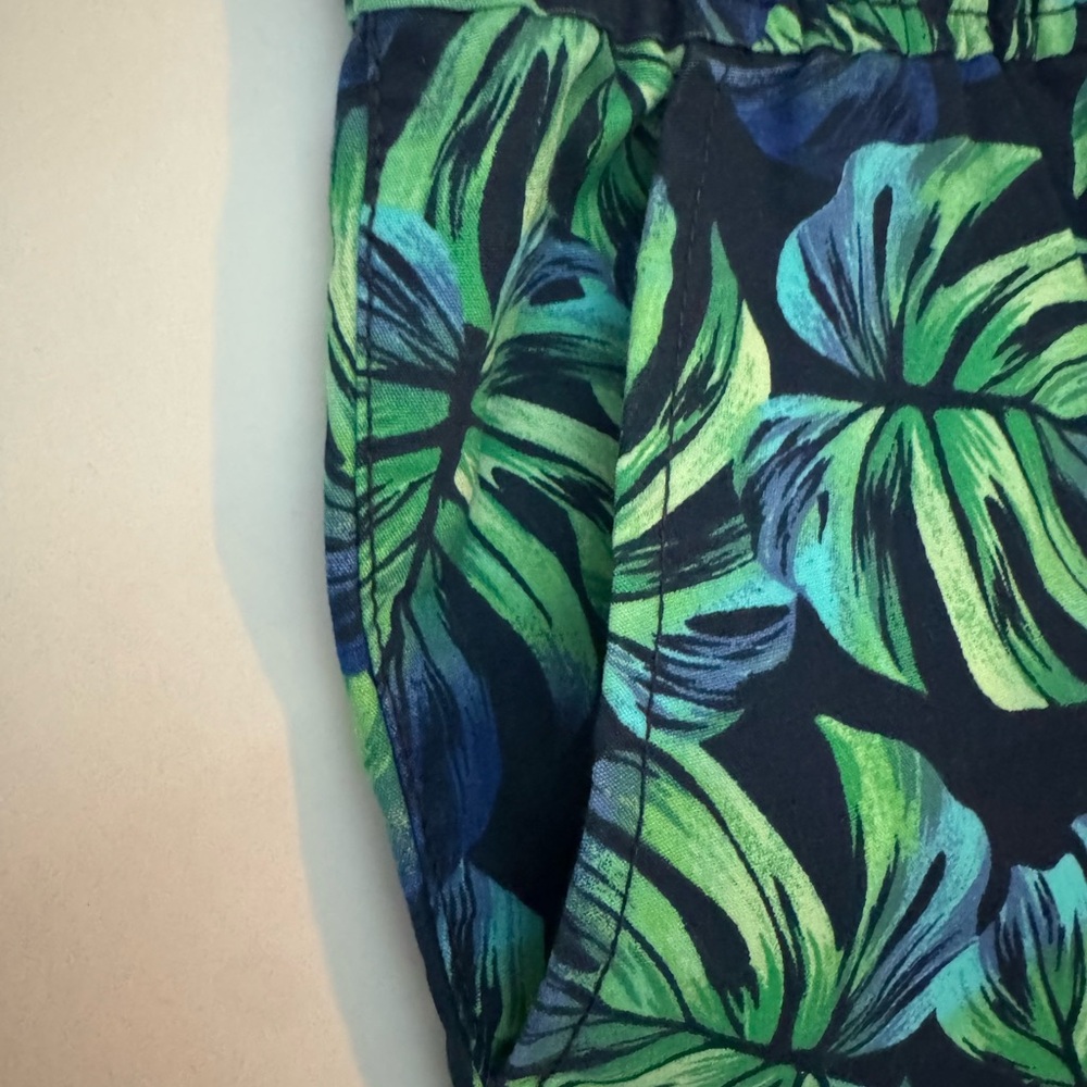 NWT, PLACE The Children’s Place Green and Blue Tropical Leaf Boy Shorts Size 12 - Picture 10 of 12
